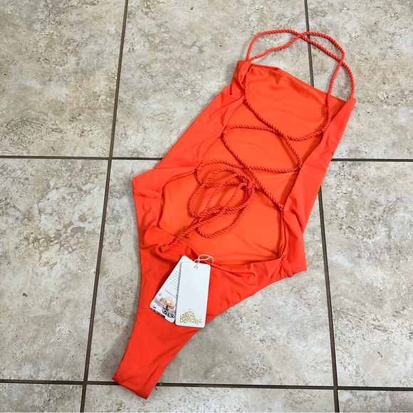 New Agua Bendita Kali Solid One-Piece Swimsuit size M - Picture 13 of 13